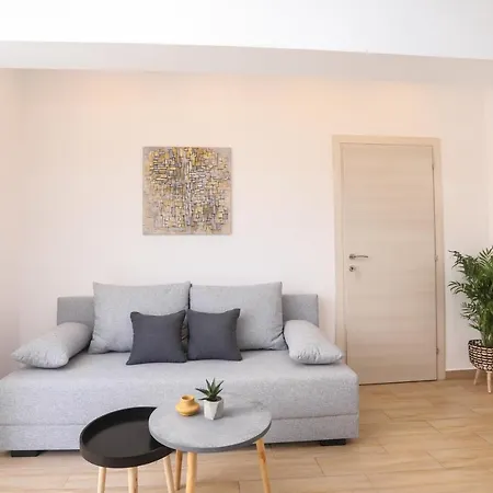 Lilac House Apartment *